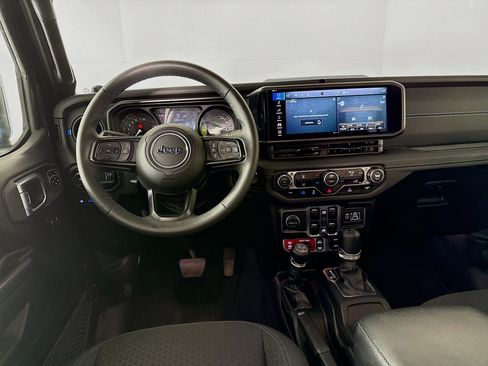 Used 2024 Jeep Wrangler Unlimited Rubicon 4xe image 24