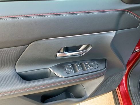 Used 2025 Nissan Kicks SR FWD image 32