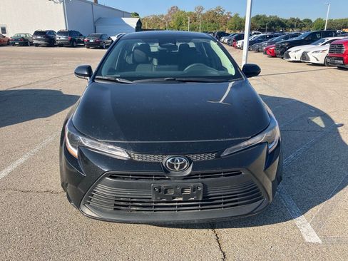 Used 2025 Toyota Corolla LE FWD image 2