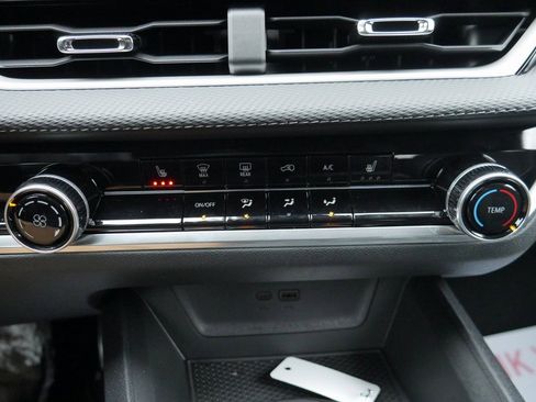 New 2026 Chevrolet Equinox LT image 17