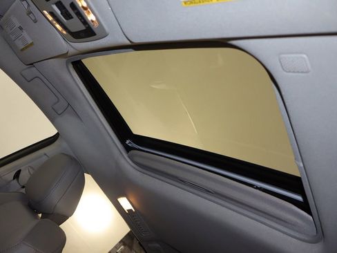 Used 2024 Toyota Sienna XLE FWD image 25