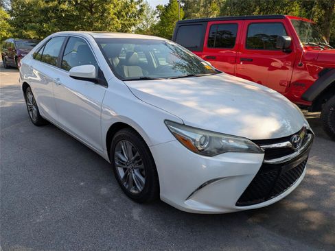 Used 2016 Toyota Camry SE w/ Moonroof Package FWD image 5