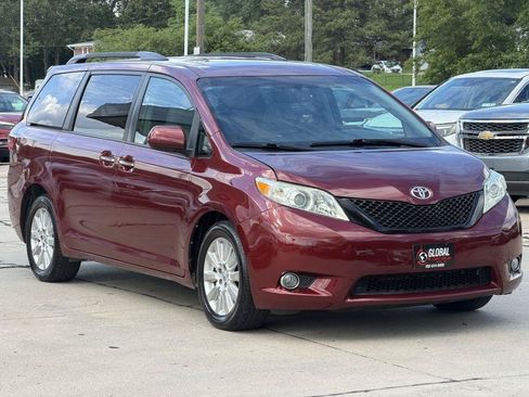 Used 2016 Toyota Sienna XLE w/ XLE Navigation Package AWD/4WD image 2