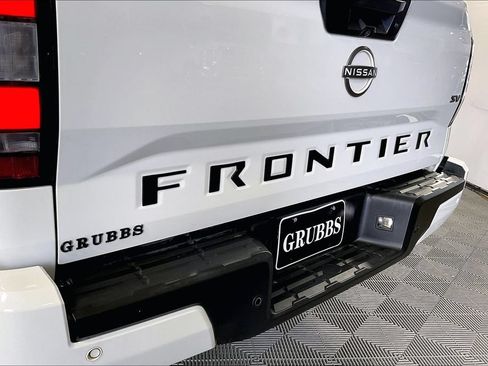 Used 2022 Nissan Frontier SV w/ Technology Package RWD image 39