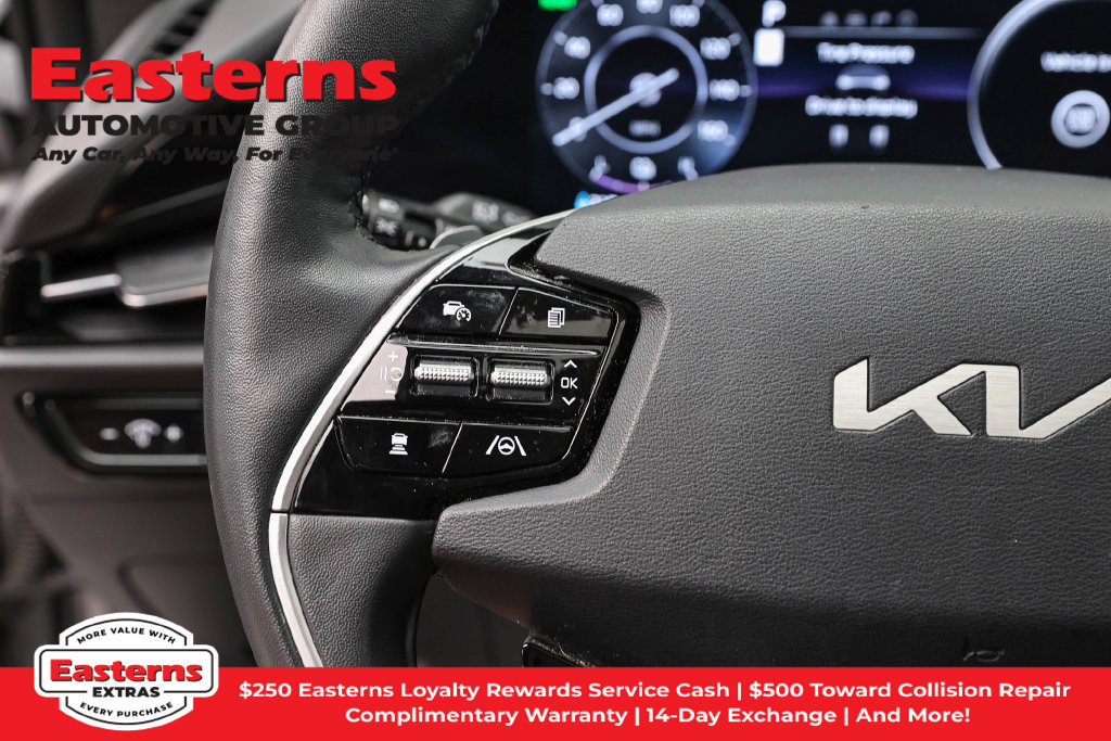 Used 2023 Kia Niro Wave w/ Wave Preserve Package FWD image 16