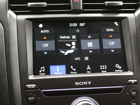 Used 2018 Ford Fusion Titanium image 16