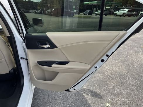 Used 2017 Honda Accord EX image 31