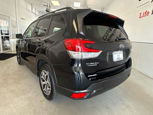 Used 2019 Subaru Forester Premium w/ All-Weather Package AWD/4WD image 5