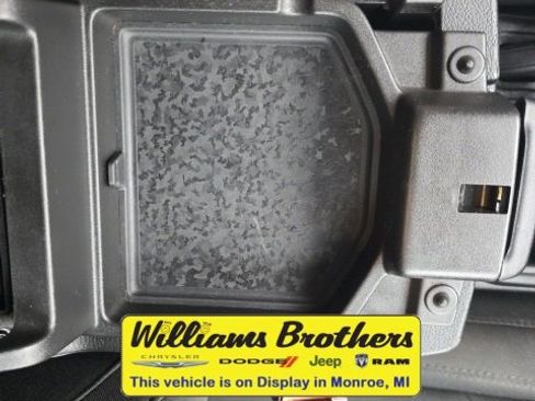 Certified 2023 Jeep Gladiator Sport image 24