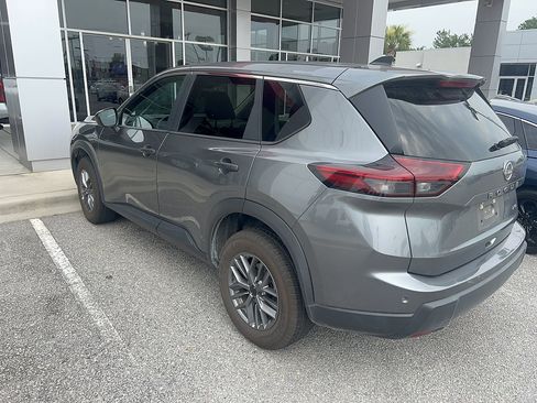 Used 2024 Nissan Rogue S AWD/4WD image 3