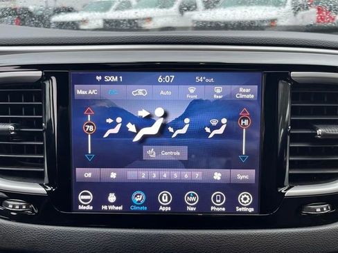 Used 2020 Chrysler Pacifica Touring-L w/ Advanced Safetytec Group image 39