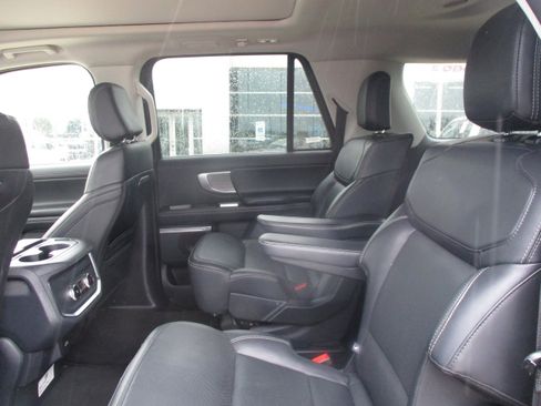 Used 2025 Ford Expedition Max Platinum AWD/4WD image 16
