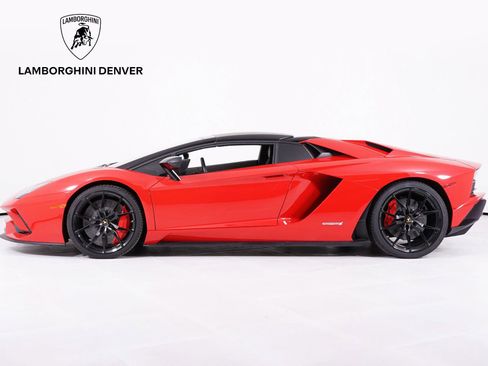 Used 2019 Lamborghini Aventador S AWD/4WD image 2