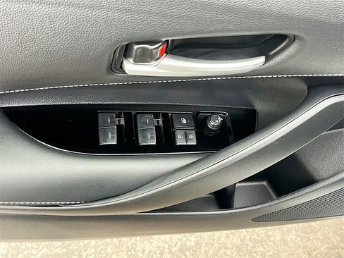 Used 2025 Toyota Corolla Hatchback image 18