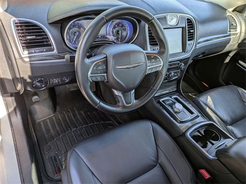 Used 2016 Chrysler 300 Limited image 10
