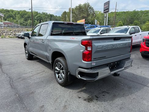Used 2023 Chevrolet Silverado 1500 LT AWD/4WD image 3