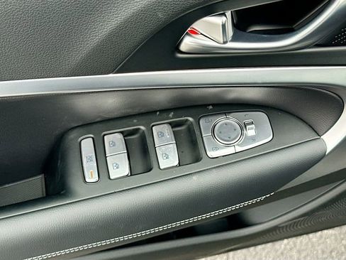 Certified 2025 Genesis G70 2.5T image 20