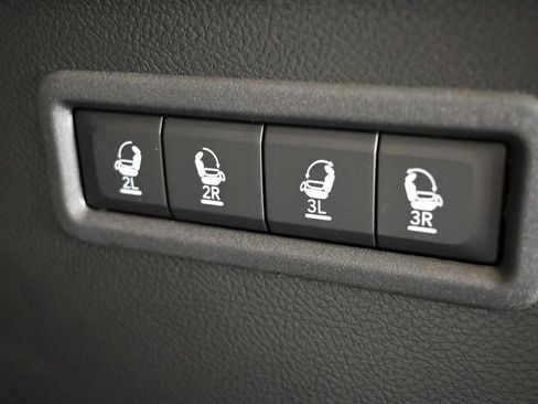 Used 2023 Jeep Wagoneer L Series III w/ Preferred Equipment Group image 43