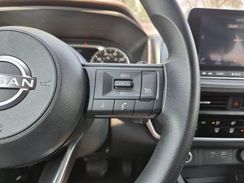 Used 2023 Nissan Rogue S AWD/4WD image 18
