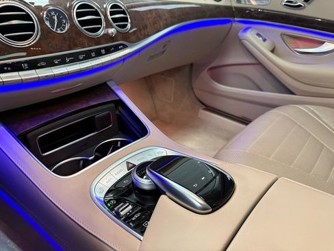 Used 2019 Mercedes-Benz S 560 Sedan image 28