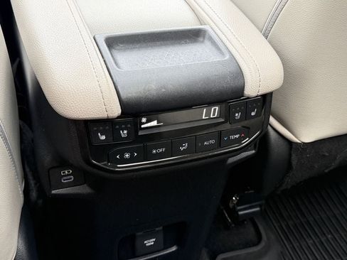 Certified 2024 Toyota Grand Highlander Platinum image 30