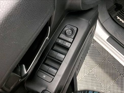 Used 2025 Toyota Tacoma SR5 AWD/4WD image 31