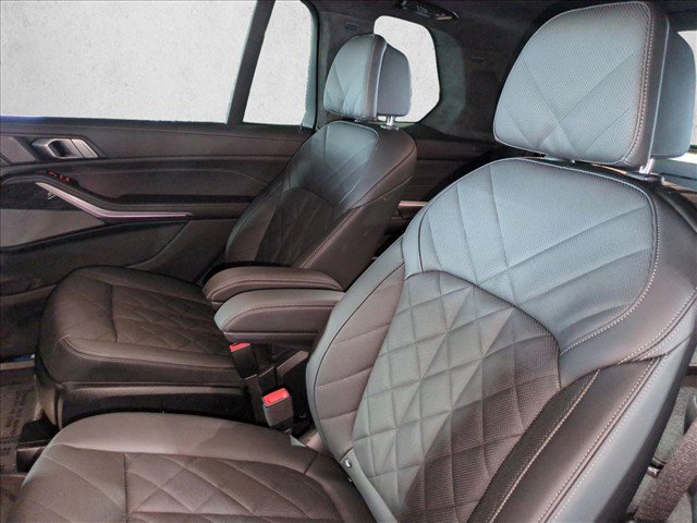 Used 2026 BMW X7 xDrive40i w/ M Sport Package AWD/4WD image 19