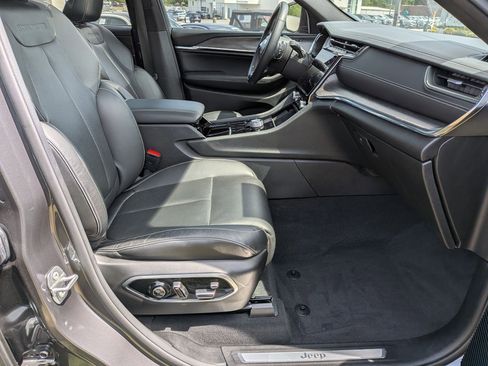 Used 2023 Jeep Grand Cherokee Overland w/ Adv Protech Group III image 39