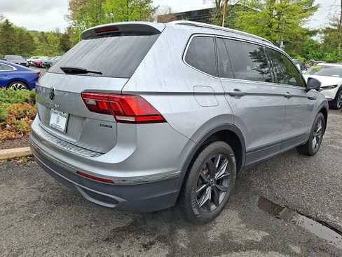 Used 2023 Volkswagen Tiguan SE w/ Panoramic Sunroof Package AWD/4WD image 6