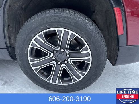 Used 2024 Jeep Wagoneer 4WD w/ Premium Group I image 13