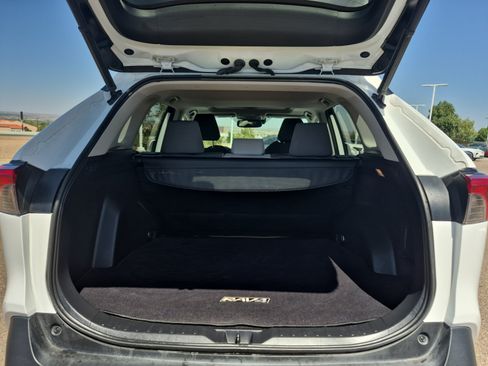 Used 2019 Toyota RAV4 XLE AWD/4WD image 21