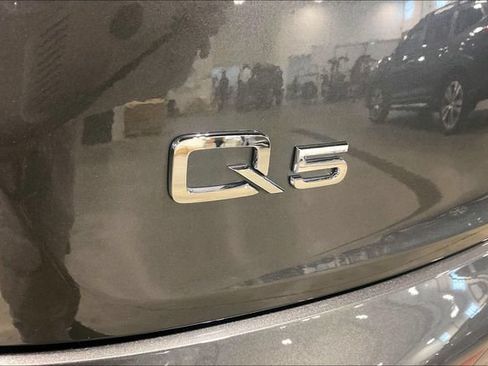 Used 2022 Audi Q5 2.0T Premium w/ Convenience Package AWD/4WD image 8