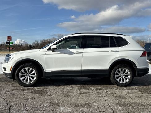 Used 2018 Volkswagen Tiguan SE w/ Panoramic Sunroof Package image 5