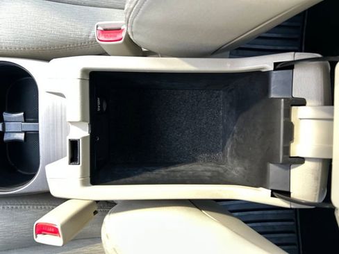 Used 2011 Subaru Legacy 2.5i Premium image 22