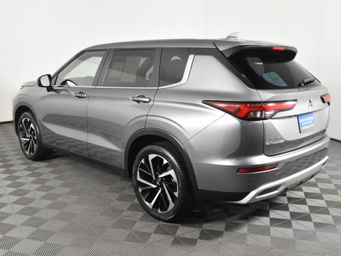 Used 2024 Mitsubishi Outlander SE image 8