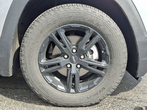 Used 2024 GMC Terrain AT4 w/ Tech Package AWD/4WD image 8