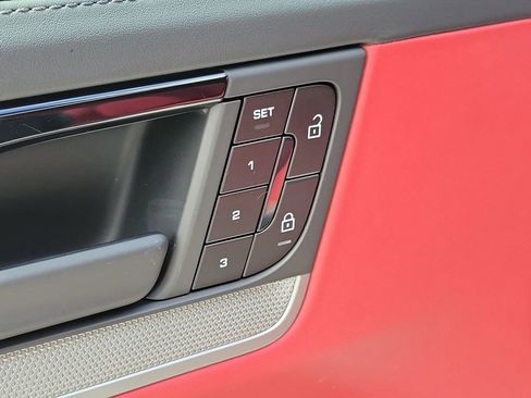 Certified 2025 Porsche Cayenne AWD/4WD image 25