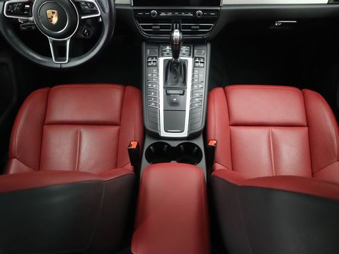 Used 2020 Porsche Macan Turbo image 17