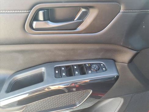 Used 2024 Nissan Pathfinder SV AWD/4WD image 16