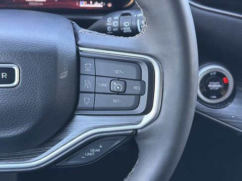 Used 2024 Jeep Wagoneer L Series II image 10