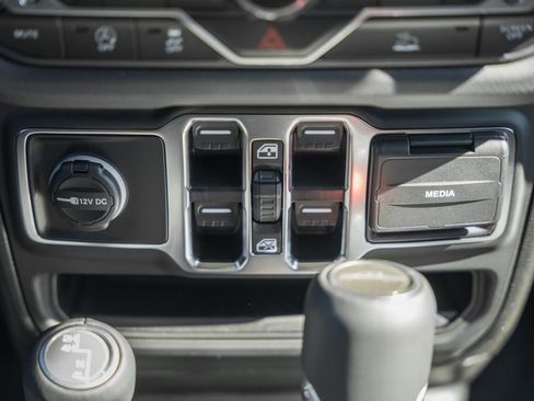 New 2025 Jeep Gladiator Sport w/ Premium Package image 24