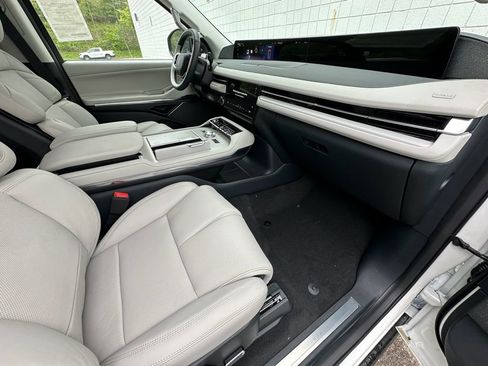 New 2026 Lincoln Navigator Reserve AWD/4WD image 21
