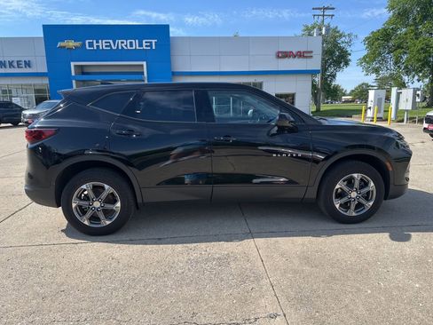Used 2024 Chevrolet Blazer LT FWD image 2