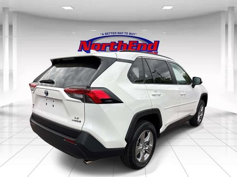 Used 2024 Toyota RAV4 LE AWD/4WD image 3