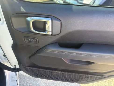 Used 2023 Jeep Wrangler Sahara image 23