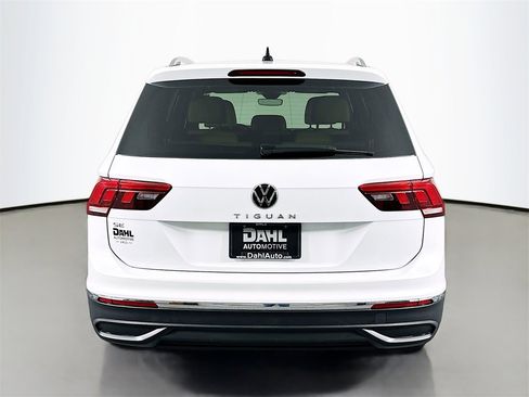 Used 2023 Volkswagen Tiguan SE image 6