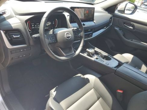 Certified 2025 Nissan Rogue SL w/ SL Premium Package FWD image 25