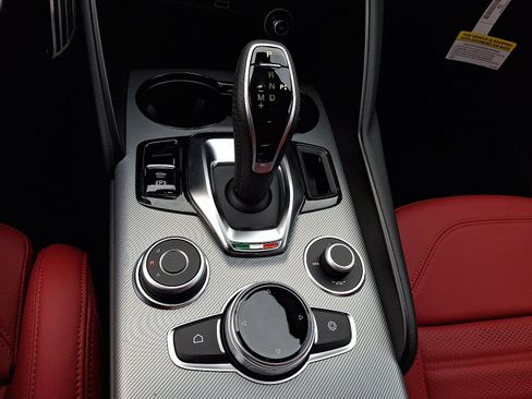 New 2025 Alfa Romeo Giulia AWD w/ Driving Assist Package image 11