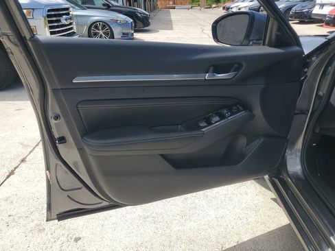 Used 2023 Nissan Altima 2.5 SV w/ SV Premium Package FWD image 23