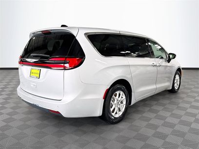 Used 2024 Chrysler Pacifica Touring-L